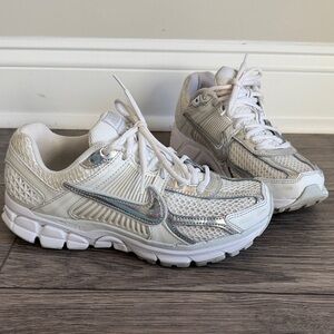 Nike Women's Zoom Vomero 5